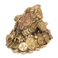 Soška Žába resin třínohá s mincí 11 cm
